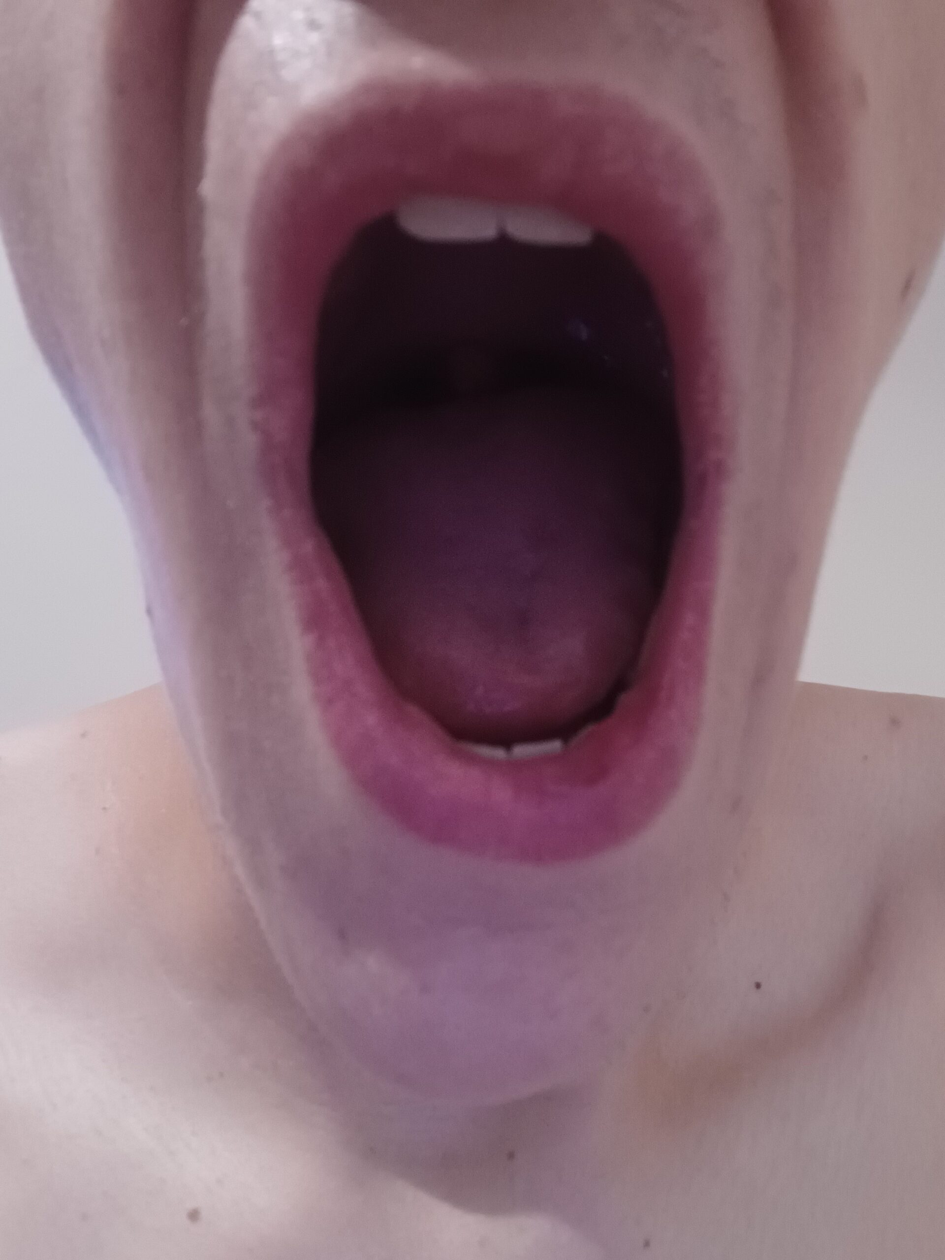 Bouche et langue dispo